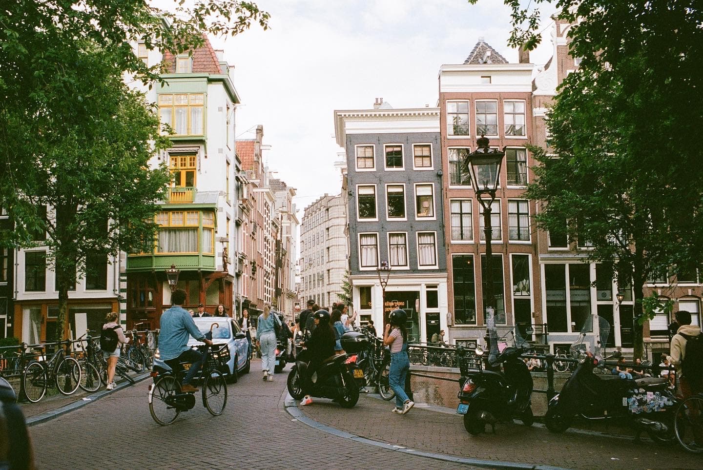 a busy crossbridge in amesterdam